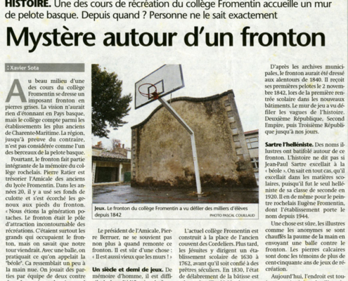 Le fronton du Lycée-collège Fromentin : article de Sud-Ouest du 25/10/2002