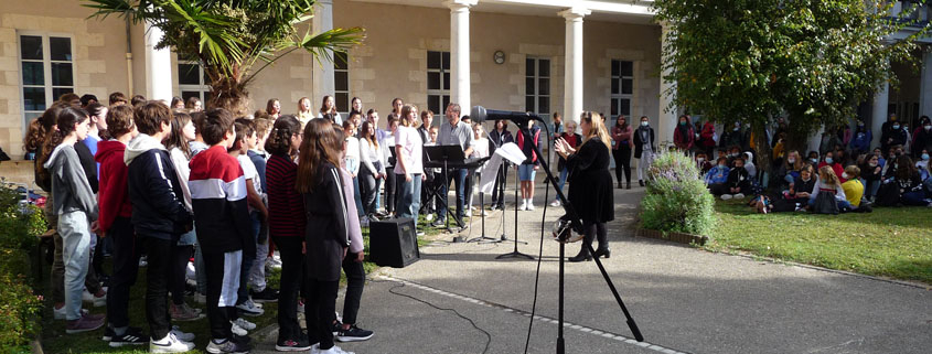 Les élèves du collège Fromentin en 2021 lors de l'hommage à Samuel Paty